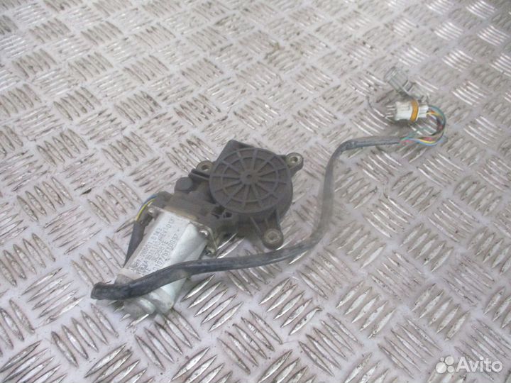 Моторчик стеклоподъемника правый MAN 81286016143