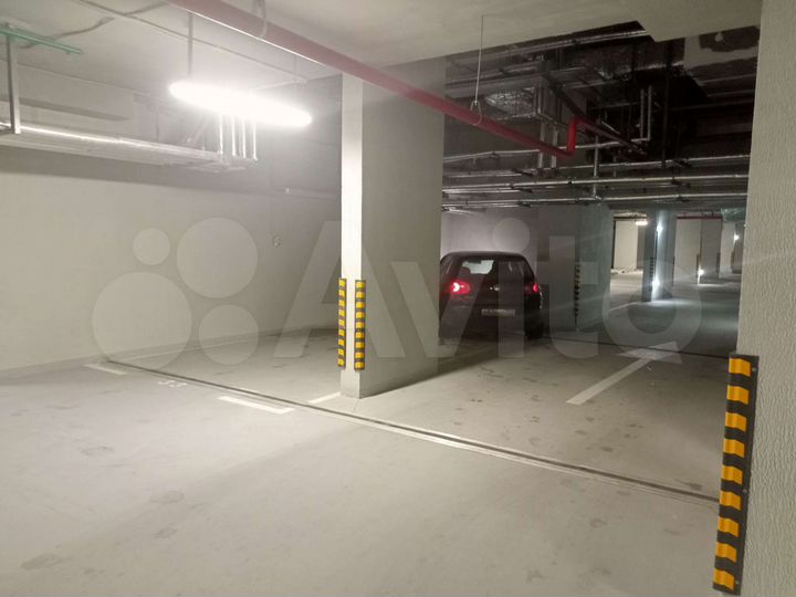 Машиноместо, > 30 м²