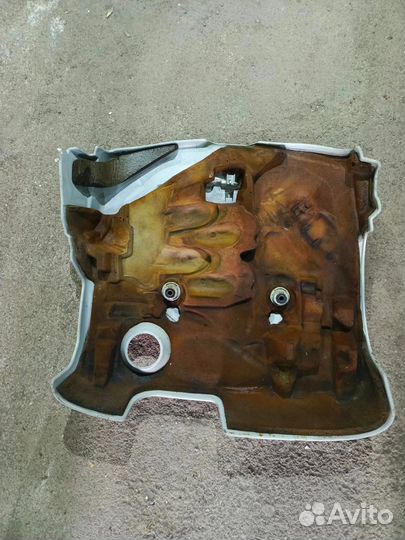 Декоративная крышка двигателя