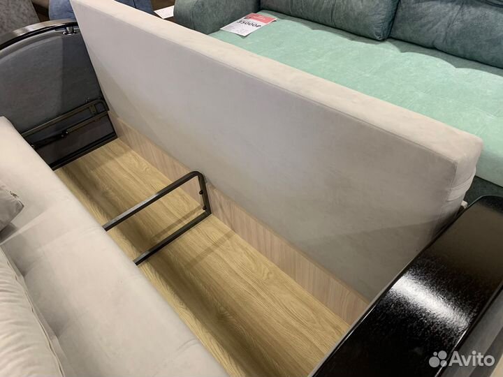 Диван на металлокаркасе