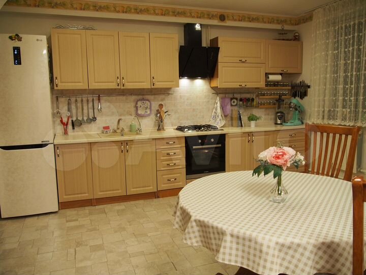 Коттедж 257 м² на участке 6 сот.