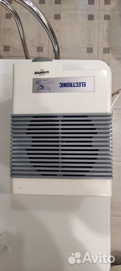 Электрическая сушилка для рук