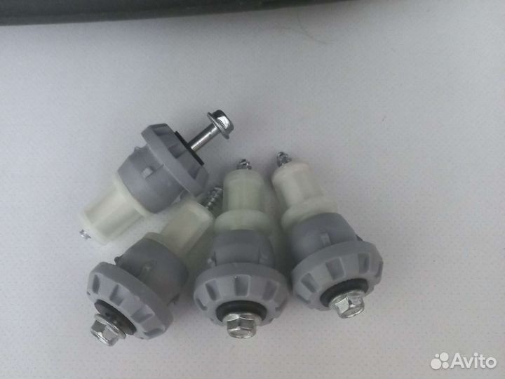 Транспортировочные болты для стиральной машины