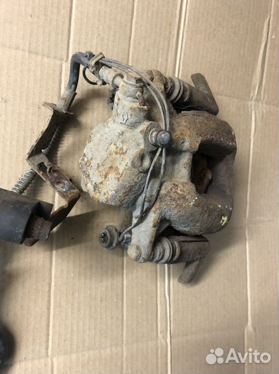 Суппорт передний левый Peugeot 407