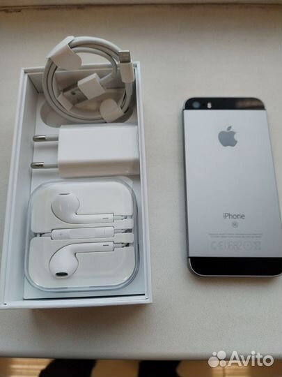 iPhone SE, 32 ГБ