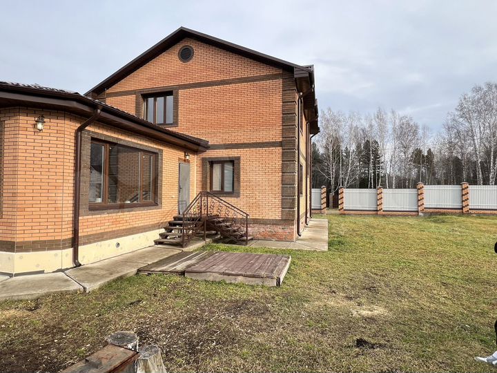 Дом 185 м² на участке 14,3 сот.