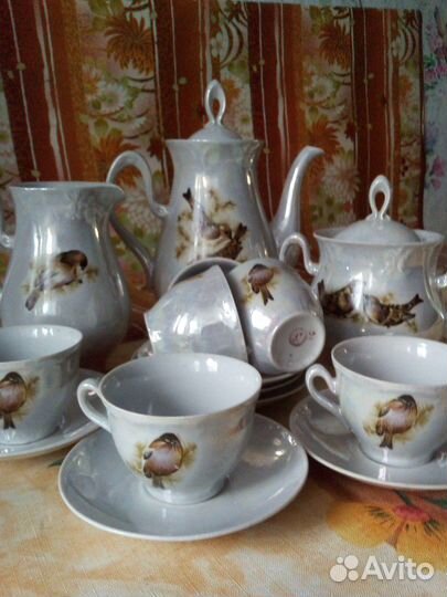 Кофейный сервиз советских времен покрыт перламутро