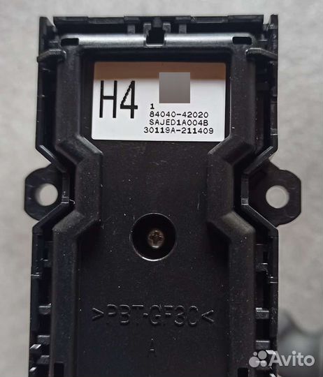 Кнопки управления стеклоподъемниками Toyota Rav4