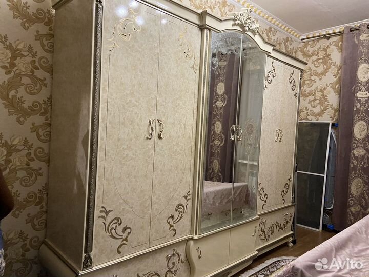 Спальный гарнитур