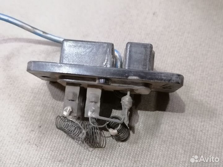 Резистор отопителя Mazda 323 BF 5E 1980-1989