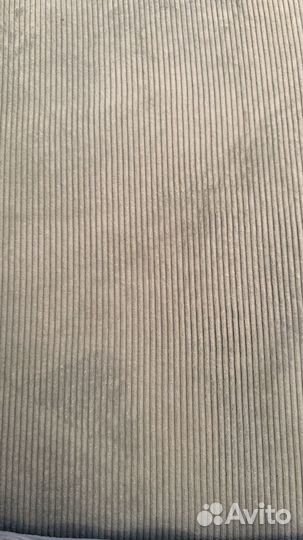 Большой вельветовый диван