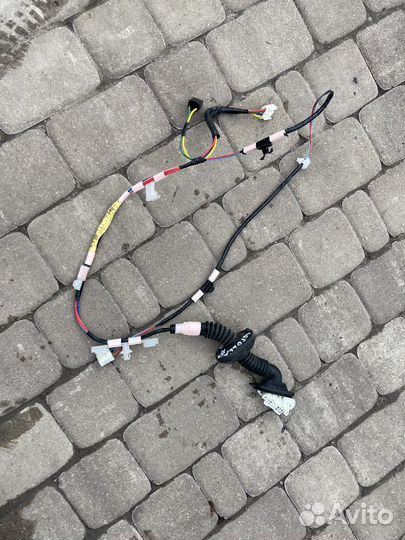 Поводка передний правой двери Toyota Corolla e150