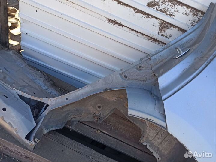 Крыло заднее левое Тойота wish