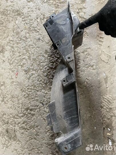 Мото запчасть Пластик подрамника Kawasaki zzz 400