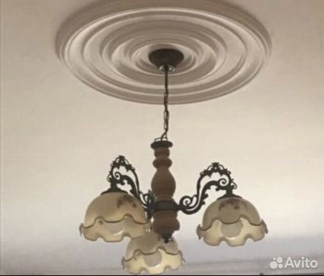 Люстра стол стулья спалья диван