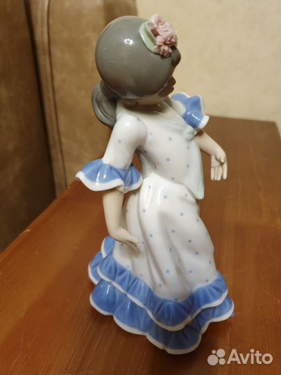Статуэтка фарфоровая Lladro Хуанита
