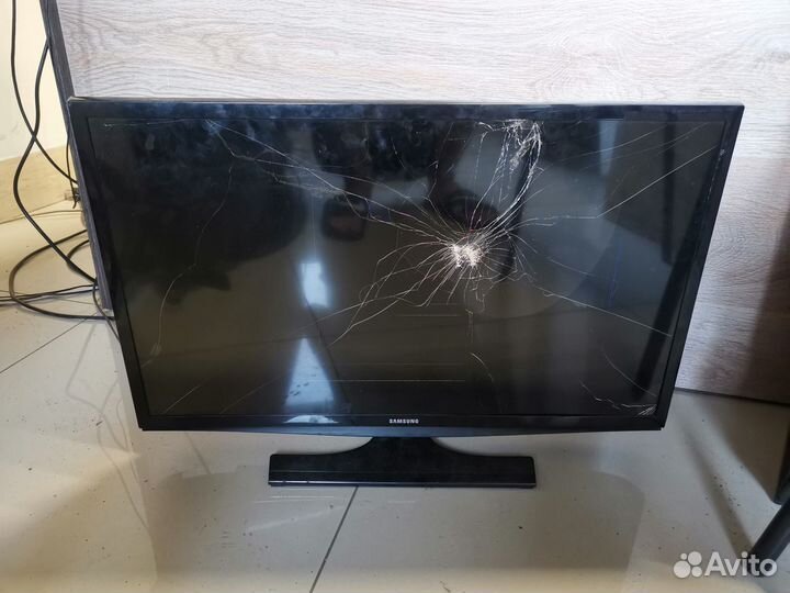 Телевизор Samsung UE28J4100 (Разбор)(По запчастям)