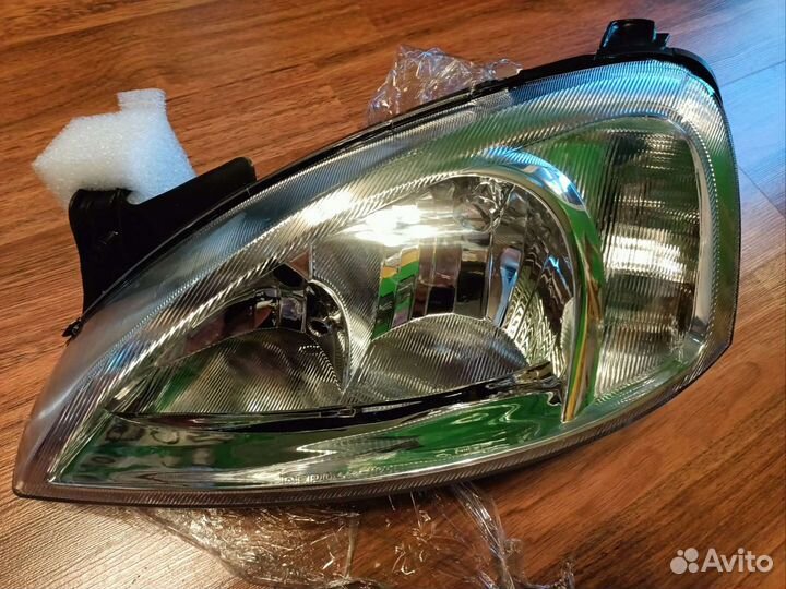Передняя левая фара на Opel Corsa C (Depo)