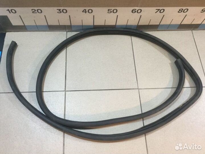 Уплотнитель двери передней Hyundai Solaris 2010