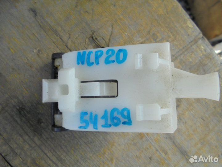 Ручка открывания капота Toyota Funcargo NCP20