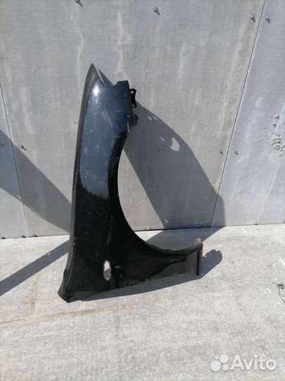 Переднее правое крыло Mazda 323 BA