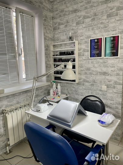 Маникюр, педикюр, брови, наращивание ногтей