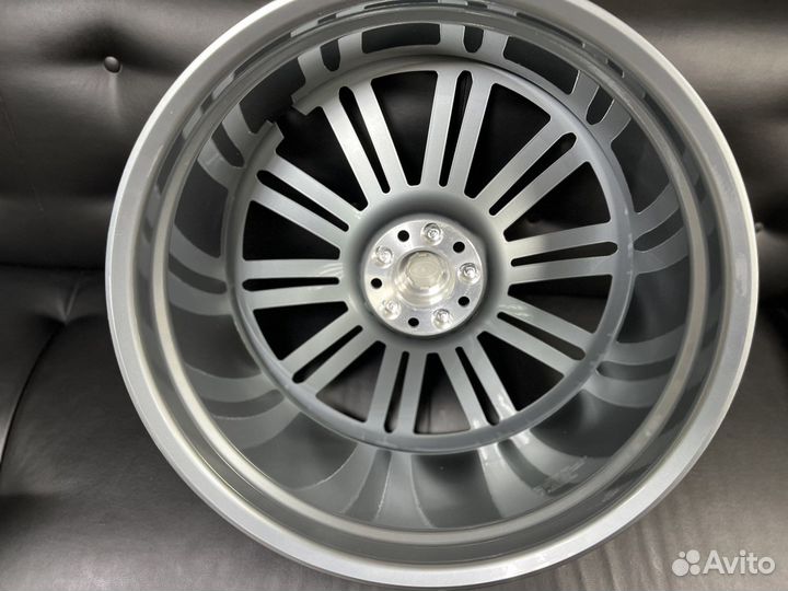 Диски кованные на Range Rover NEW R23