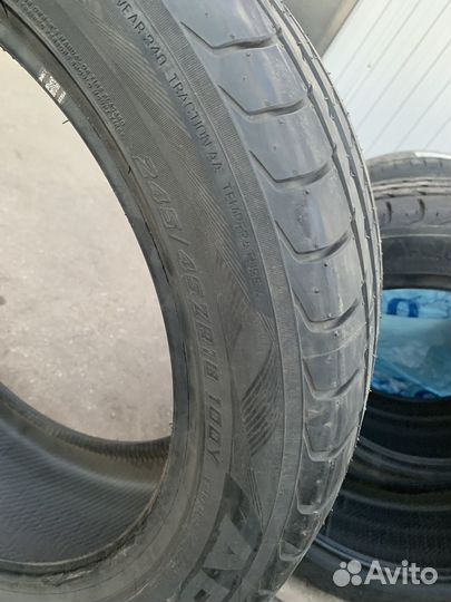 Yokohama Advan dB V551V 245/45 R18 197ZR