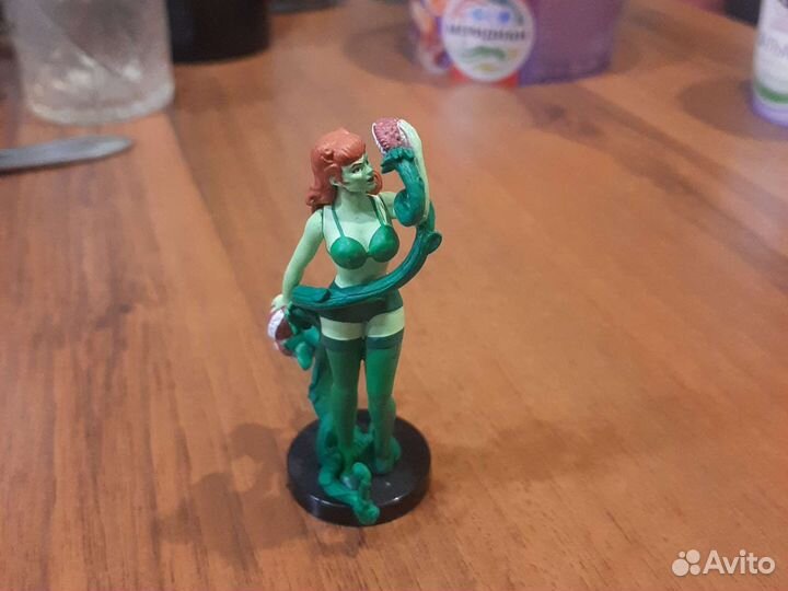 Женщина - ядовитый плющ, фигурка