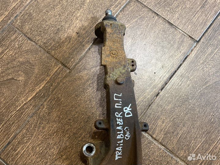 Кулак поворотный передний правый TrailBlazer