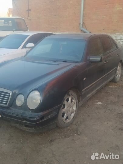 Mercedes-Benz E-класс 2.4 AT, 1997, битый, 999 999 км