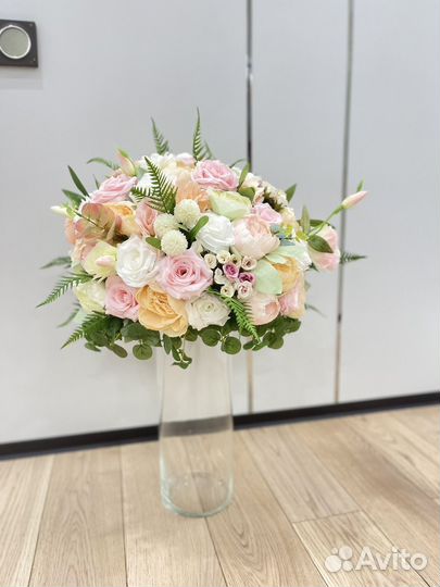 Аренда стоек с цветами на свадьбу