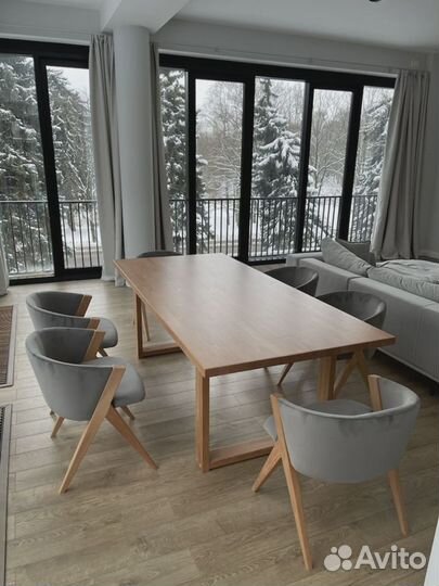 Стол из дерева. Размер S