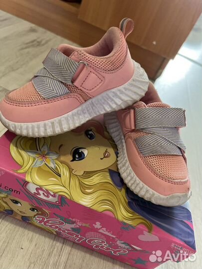 Кроссовки для девочки