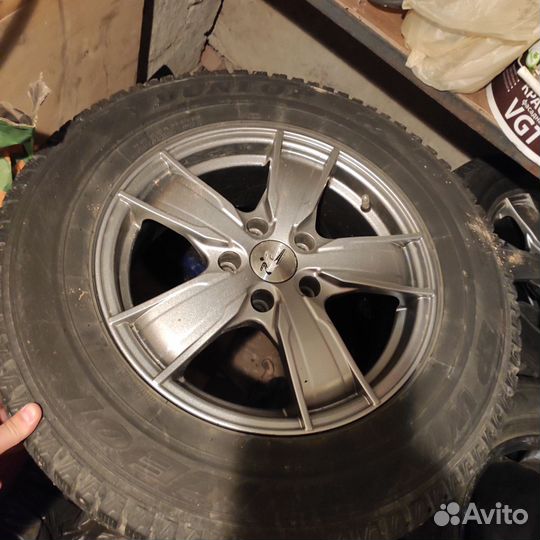 R16 Dunlop SP Winter Ice 01 215/70, PCD 5x114.3 DIA 60