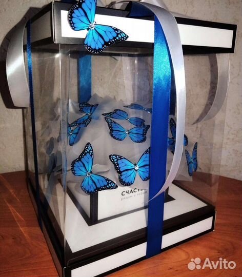 Букет из бабочек в коробке