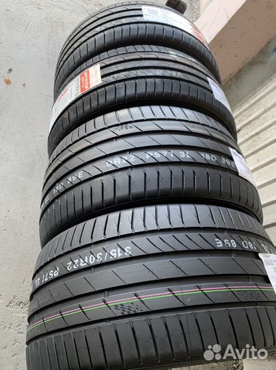 Kumho Ecsta PS71 SUV 275/35 R22 и 315/30 R22 107Y