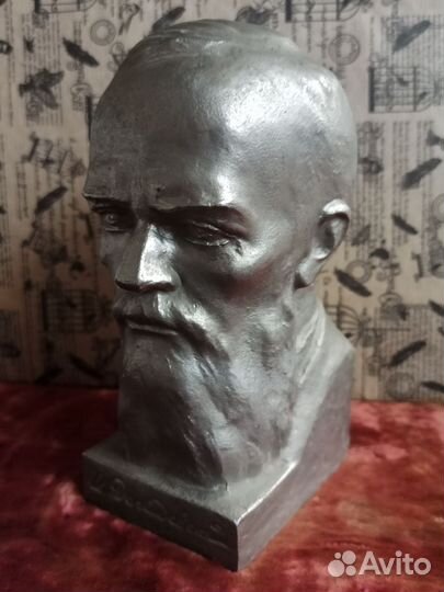 Бюст Достоевский