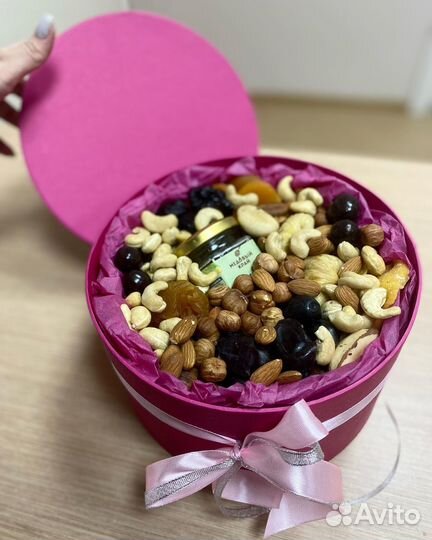 Подарок из орехов и сухофруктов/ореховый букет