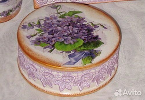 Шкатулка и флакон 