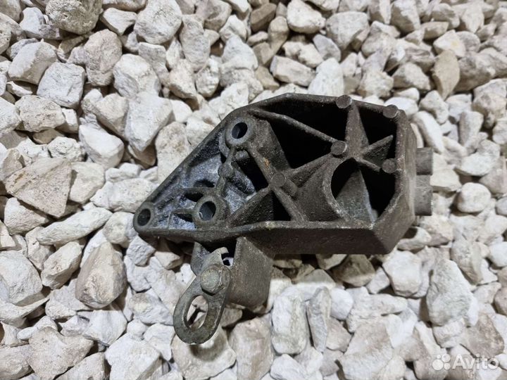 Кронштейн кпп Датсун