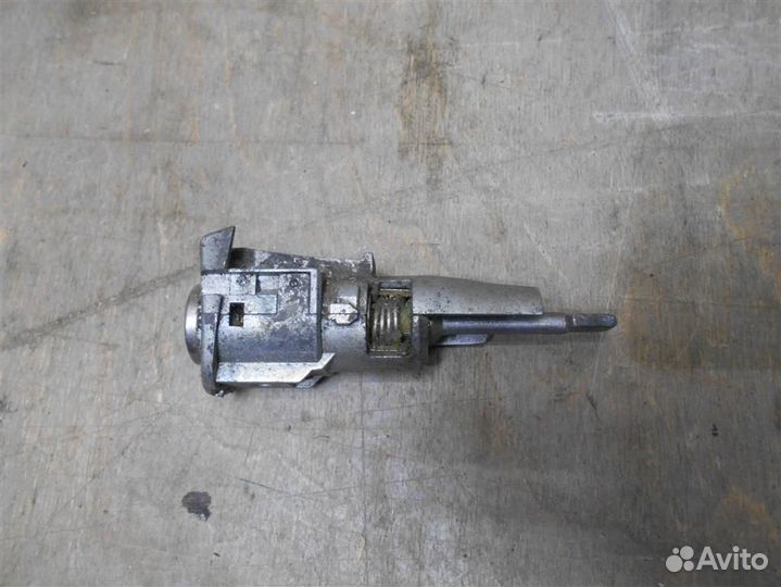 Личинка замка двери от Skoda Octavia (A5 1Z) 200