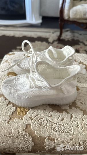 Кроссовки, шлепки, ботинки