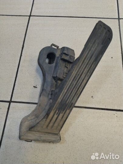 Педаль газа Volkswagen Passat B7 caxa 2012