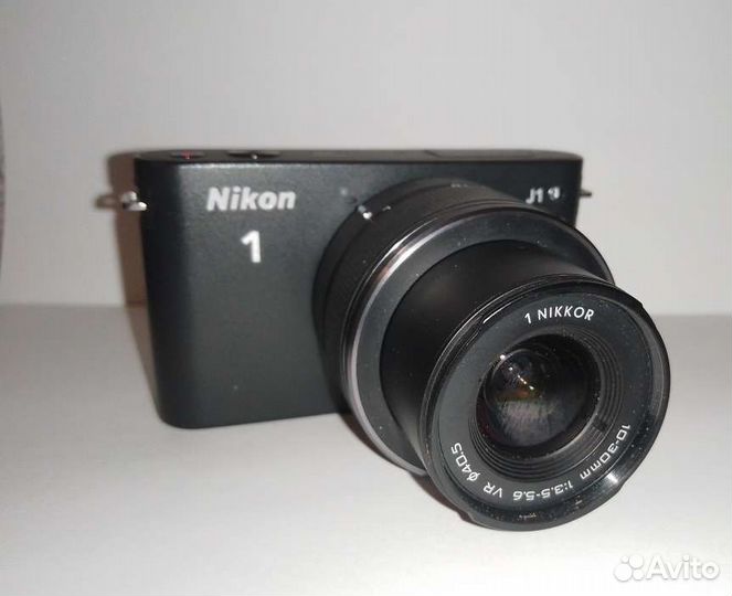 Комплект Nikon 1 J1 + 10-30 мм VR, черный