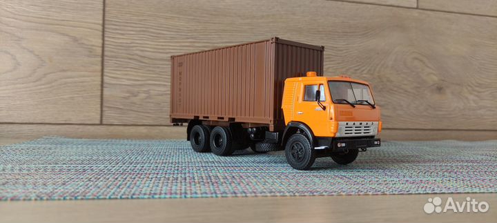 Камаз 53212 контейнеровоз, коричневый контейнер