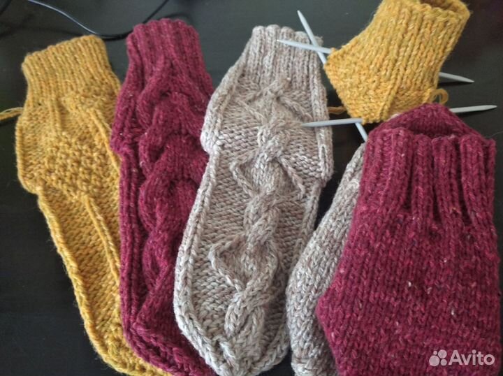Вязанные носки, следки, сноуды, манишки, жилеты