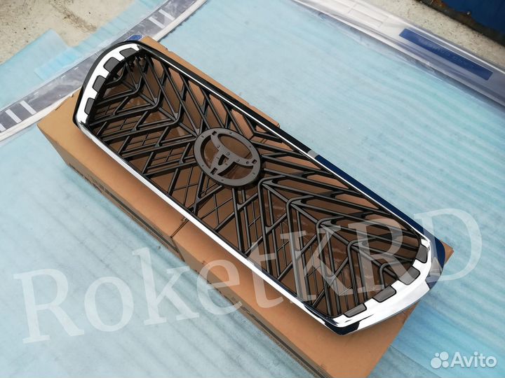 Решетка радиатора Тойота Ленд Крузер 200 трд