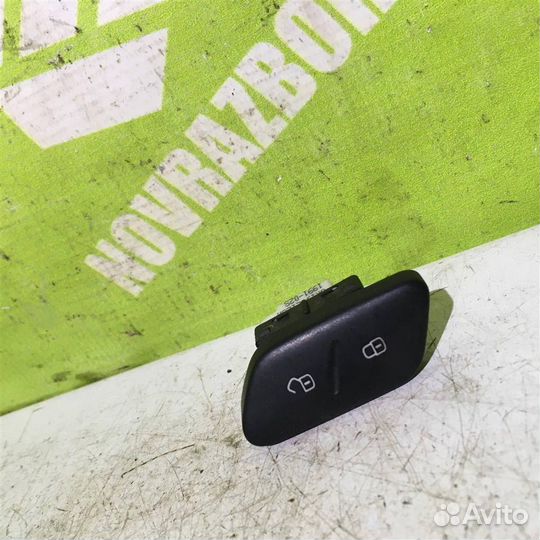 Кнопка центрального замка Фольксваген Поло седан