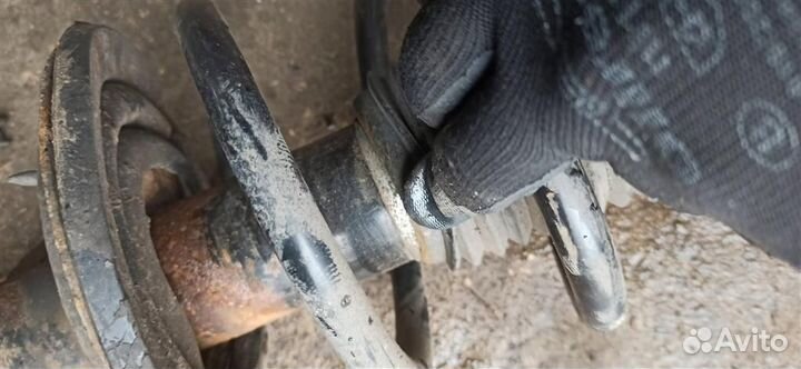 Амортизатор передний правый Opel Antara 2010-2015